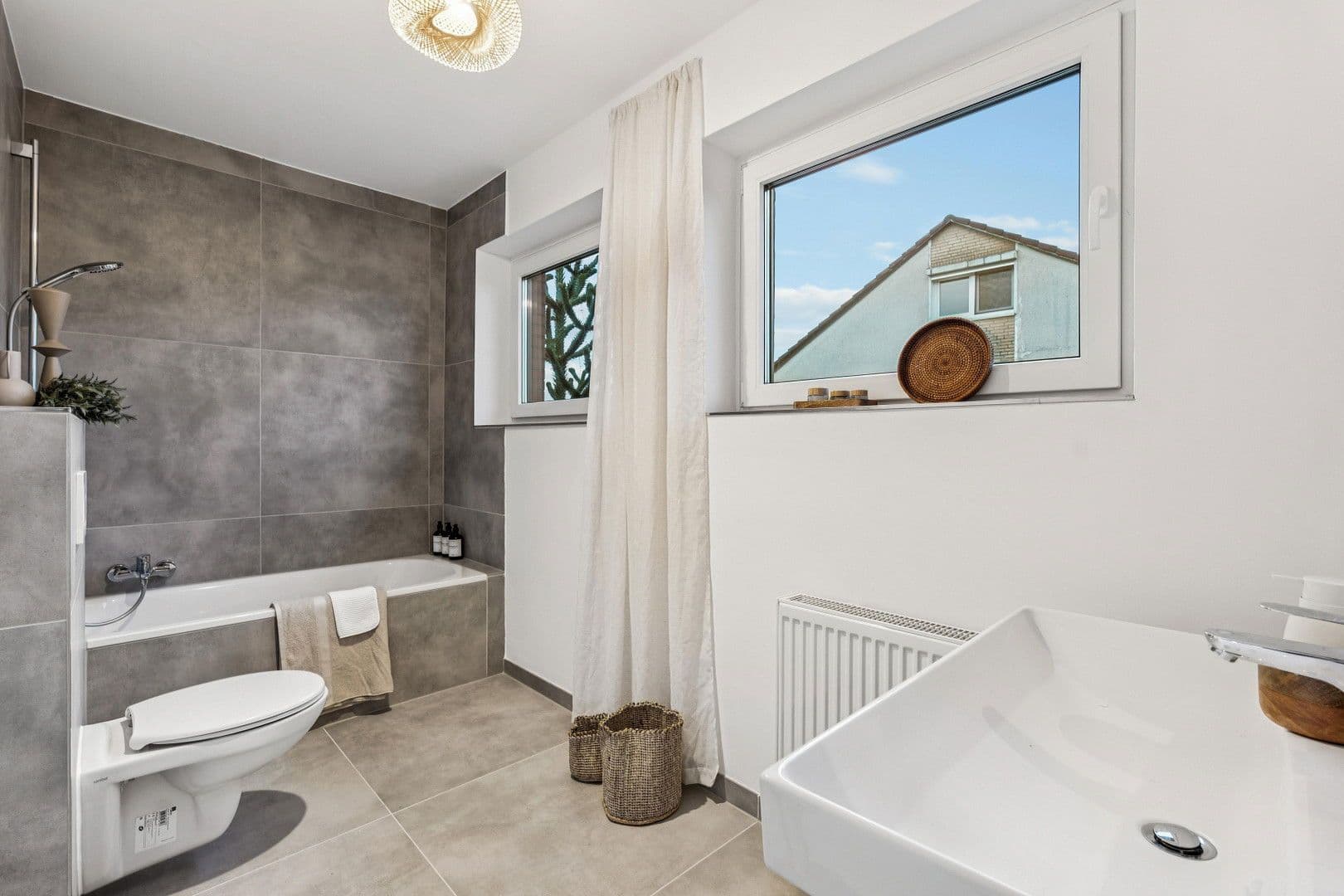 Predaj domu 138 m², pozemek 250 m², Seelze, Dolné Sasko Predaj domu 138 m², pozemek 250 m², Seelze, Dolné Sasko