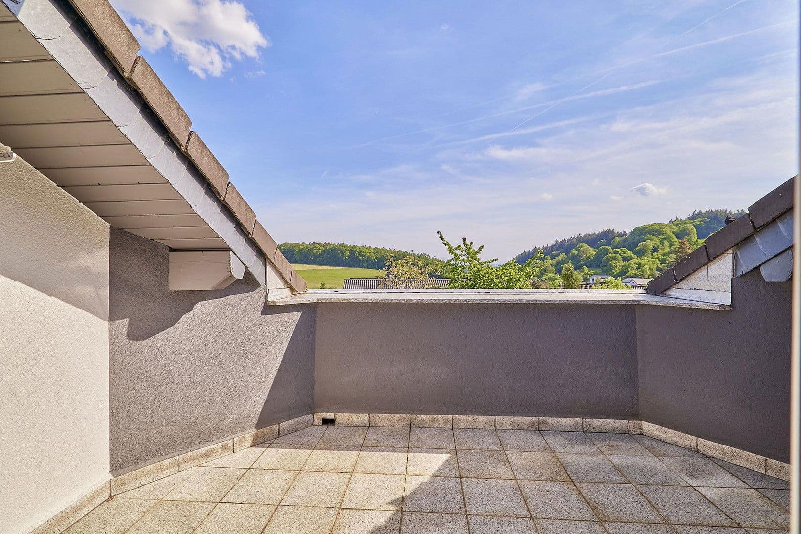 Prenájom bytu 6-izbový 230 m², Im Langenmorgen 2, Neckarsteinach, Hesensko Prenájom bytu 6-izbový 230 m², Im Langenmorgen 2, Neckarsteinach, Hesensko