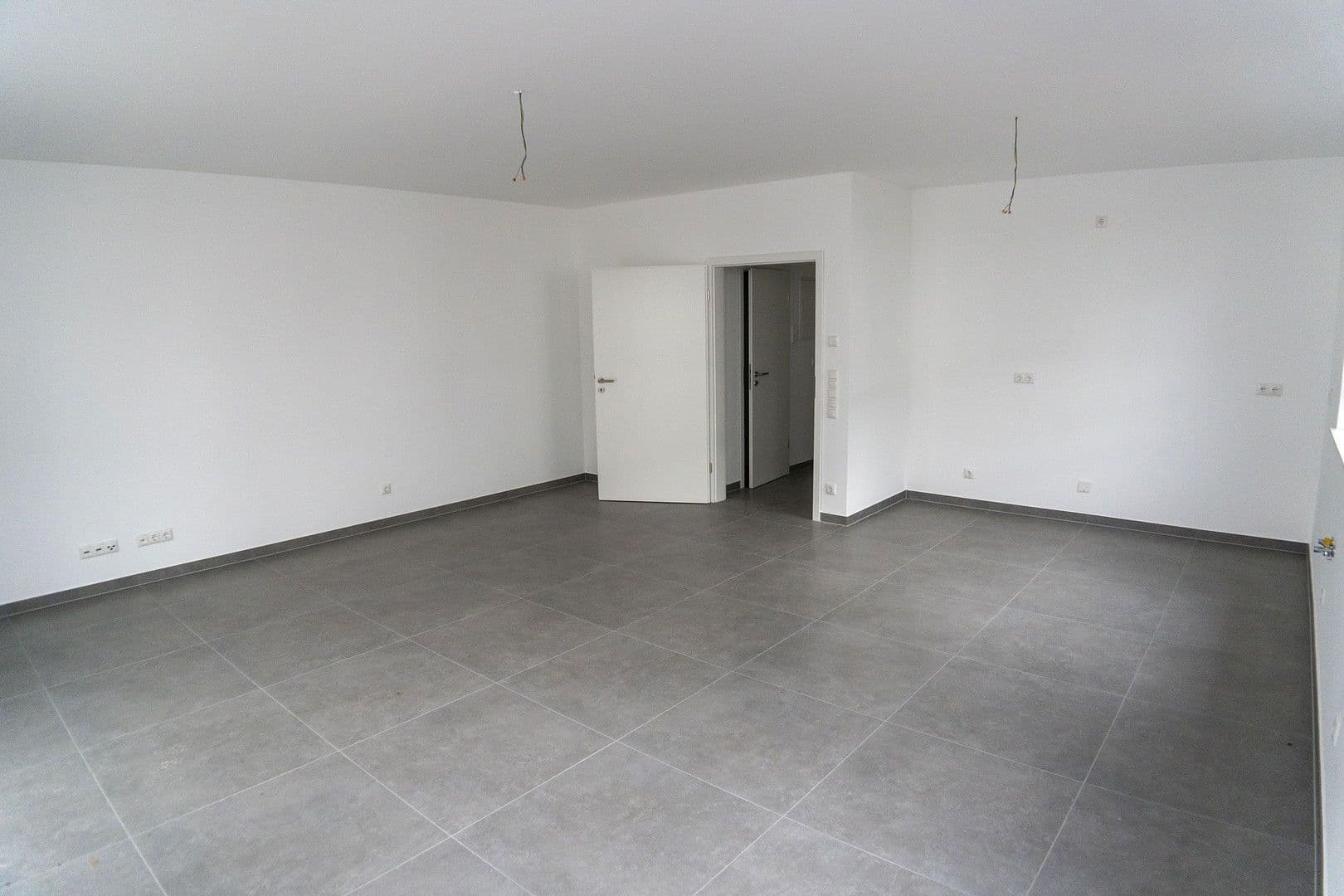 Prenájom bytu 4-izbový 137 m², Pfarrer-Kaspar-Walter-Straße 28, Offenbach am Main, Hesensko Prenájom bytu 4-izbový 137 m², Pfarrer-Kaspar-Walter-Straße 28, Offenbach am Main, Hesensko