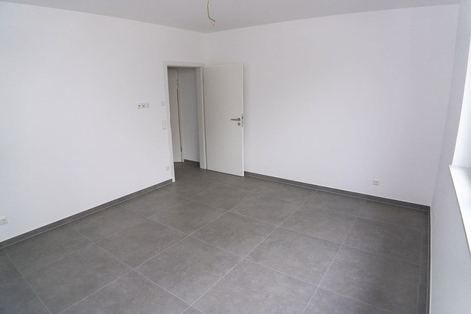 Prenájom bytu 4-izbový 137 m², Pfarrer-Kaspar-Walter-Straße 28, Offenbach am Main, Hesensko Prenájom bytu 4-izbový 137 m², Pfarrer-Kaspar-Walter-Straße 28, Offenbach am Main, Hesensko