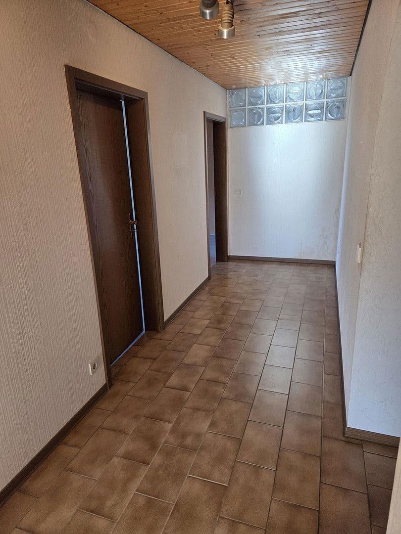 Predaj domu 209 m², pozemek 877 m², Böbingen an der Rems, Bádensko-Wurttembersko Predaj domu 209 m², pozemek 877 m², Böbingen an der Rems, Bádensko-Wurttembersko