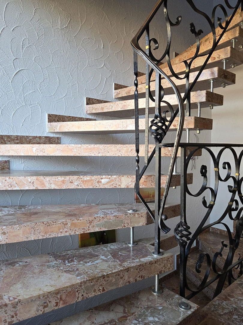 Predaj domu 209 m², pozemek 877 m², Böbingen an der Rems, Bádensko-Wurttembersko Predaj domu 209 m², pozemek 877 m², Böbingen an der Rems, Bádensko-Wurttembersko