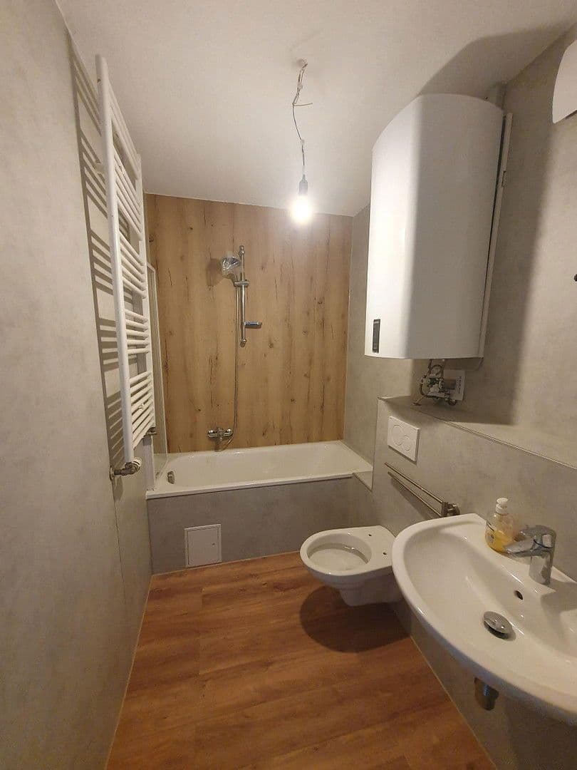 Prenájom bytu 4-izbový 104 m², Bahnhofstraße 98, Mühlacker, Bádensko-Wurttembersko Prenájom bytu 4-izbový 104 m², Bahnhofstraße 98, Mühlacker, Bádensko-Wurttembersko