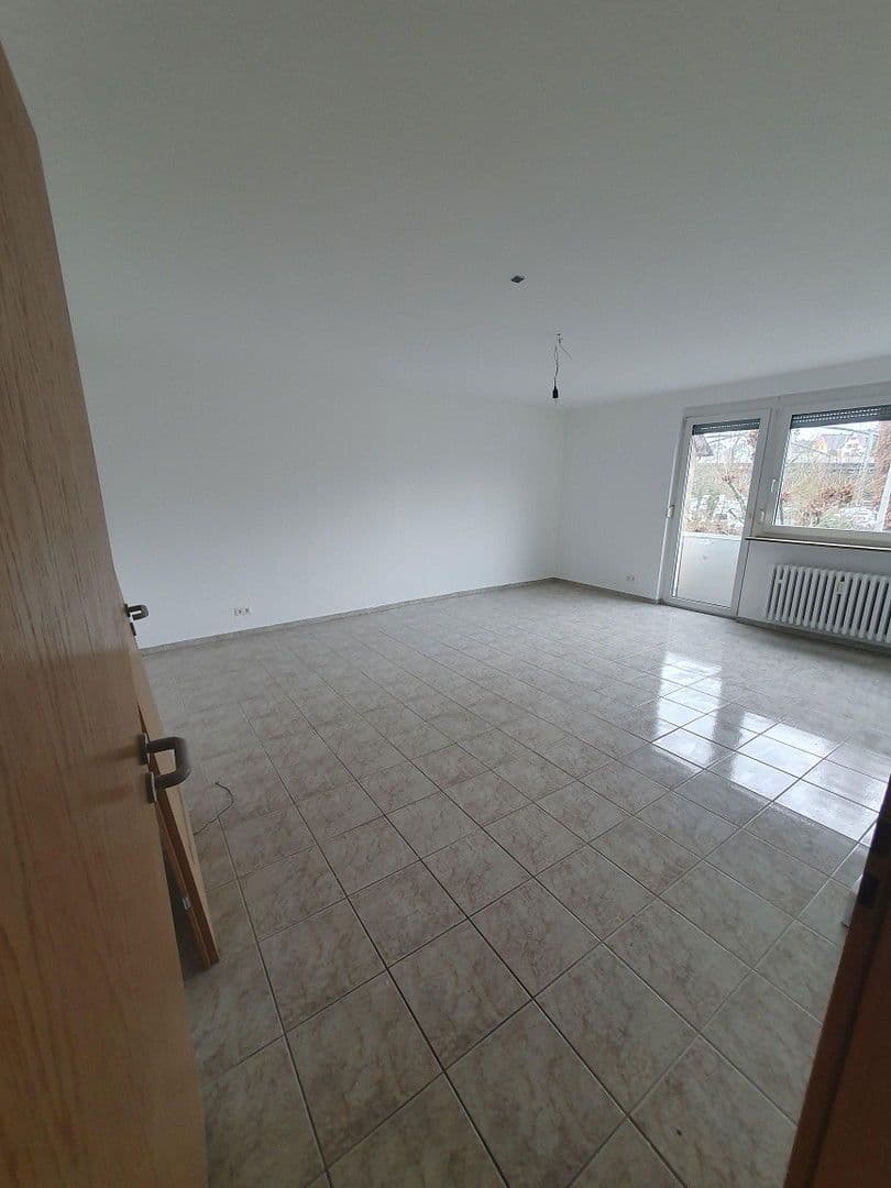 Prenájom bytu 4-izbový 104 m², Bahnhofstraße 98, Mühlacker, Bádensko-Wurttembersko Prenájom bytu 4-izbový 104 m², Bahnhofstraße 98, Mühlacker, Bádensko-Wurttembersko