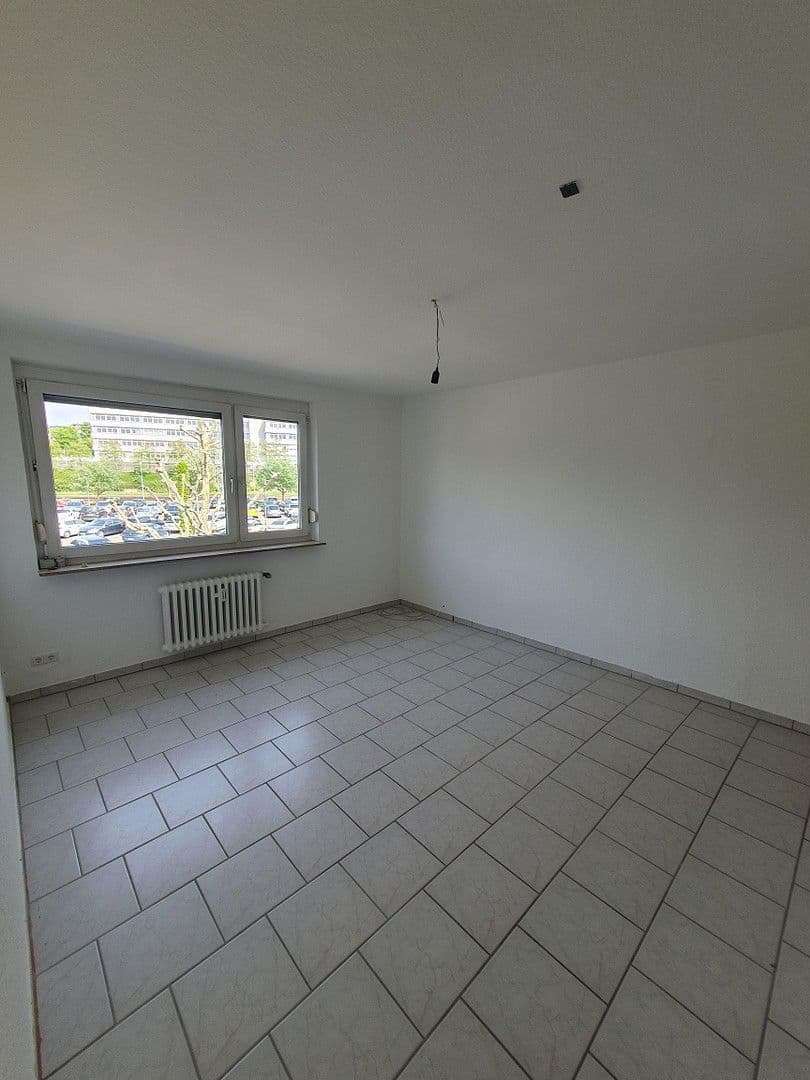Prenájom bytu 4-izbový 104 m², Bahnhofstraße 98, Mühlacker, Bádensko-Wurttembersko Prenájom bytu 4-izbový 104 m², Bahnhofstraße 98, Mühlacker, Bádensko-Wurttembersko