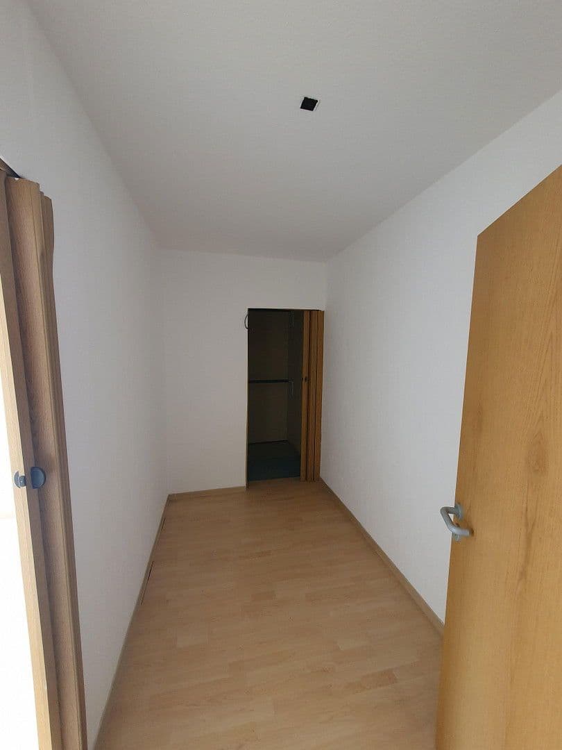 Prenájom bytu 4-izbový 104 m², Bahnhofstraße 98, Mühlacker, Bádensko-Wurttembersko Prenájom bytu 4-izbový 104 m², Bahnhofstraße 98, Mühlacker, Bádensko-Wurttembersko