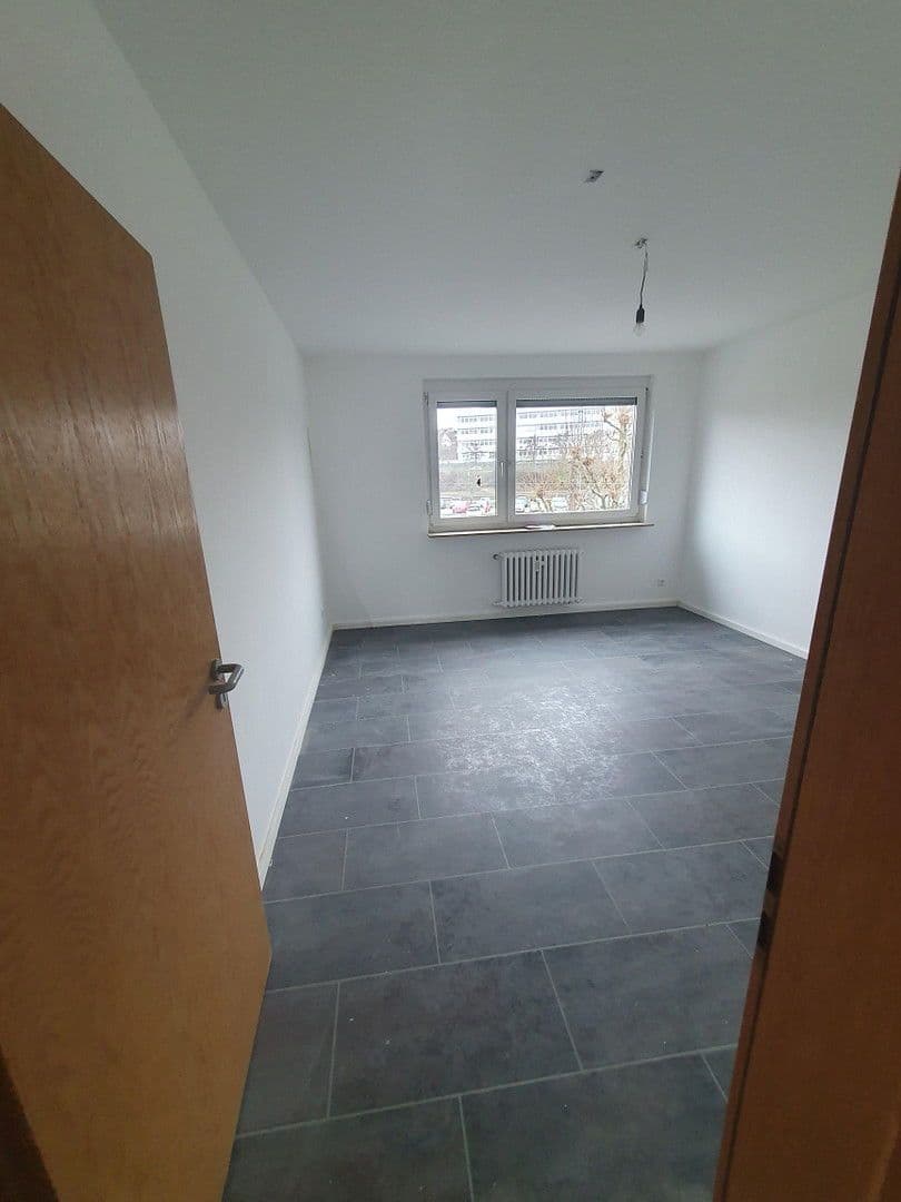 Prenájom bytu 4-izbový 104 m², Bahnhofstraße 98, Mühlacker, Bádensko-Wurttembersko Prenájom bytu 4-izbový 104 m², Bahnhofstraße 98, Mühlacker, Bádensko-Wurttembersko