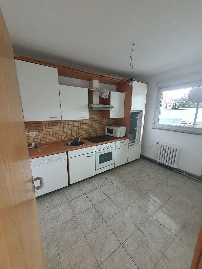 Prenájom bytu 4-izbový 104 m², Bahnhofstraße 98, Mühlacker, Bádensko-Wurttembersko Prenájom bytu 4-izbový 104 m², Bahnhofstraße 98, Mühlacker, Bádensko-Wurttembersko