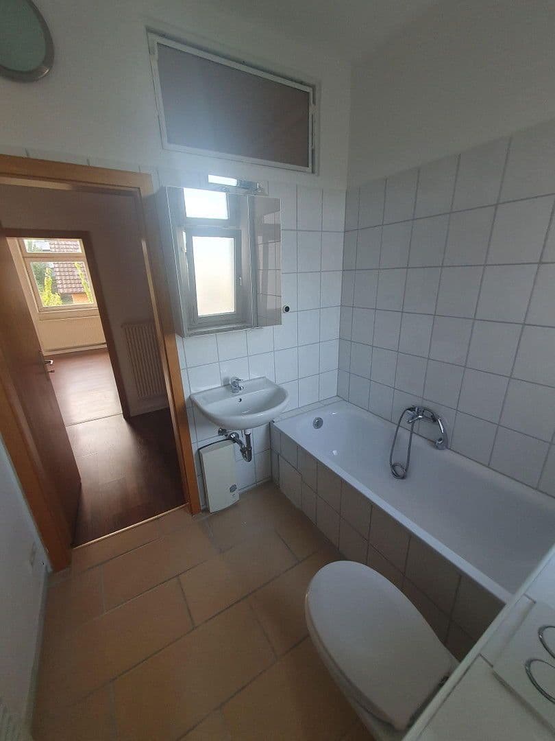 Prenájom bytu 3-izbový 80 m², Hindenburgstraße 85, Mühlacker, Bádensko-Wurttembersko Prenájom bytu 3-izbový 80 m², Hindenburgstraße 85, Mühlacker, Bádensko-Wurttembersko