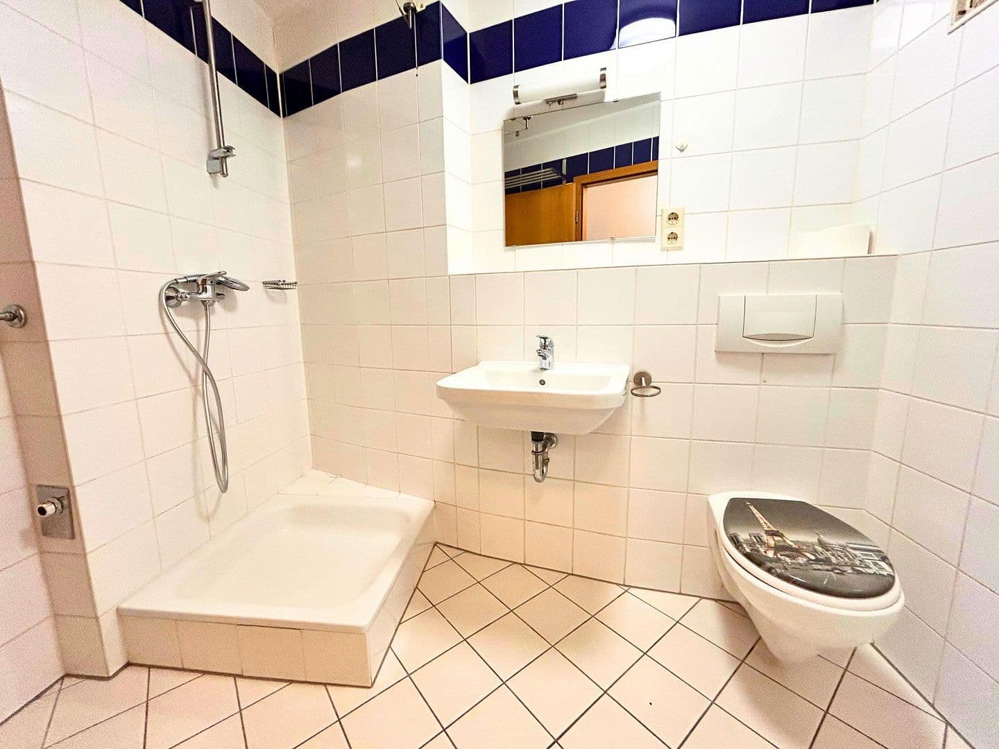 Prenájom bytu 2-izbový 60 m², Saarbrücken, Sársko Prenájom bytu 2-izbový 60 m², Saarbrücken, Sársko