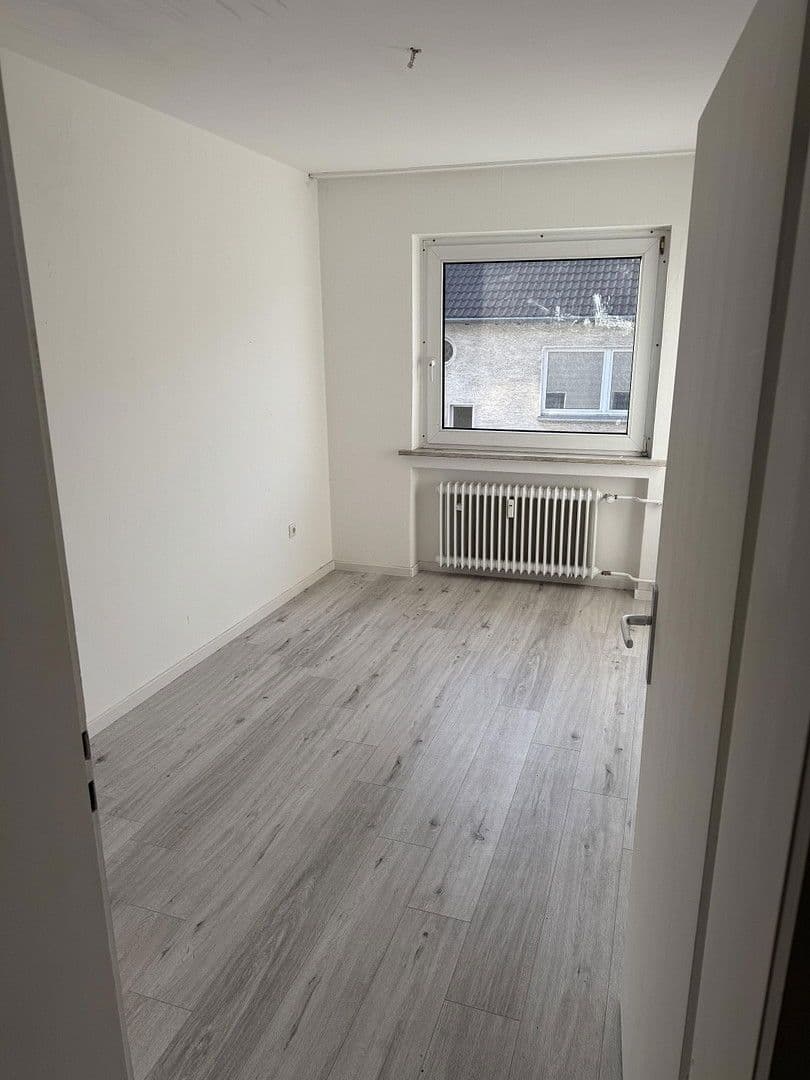 Prenájom bytu 3-izbový 71 m², Leimbacherstraße 50, Wuppertal, Severné Porýnie - Westfálsko Prenájom bytu 3-izbový 71 m², Leimbacherstraße 50, Wuppertal, Severné Porýnie - Westfálsko