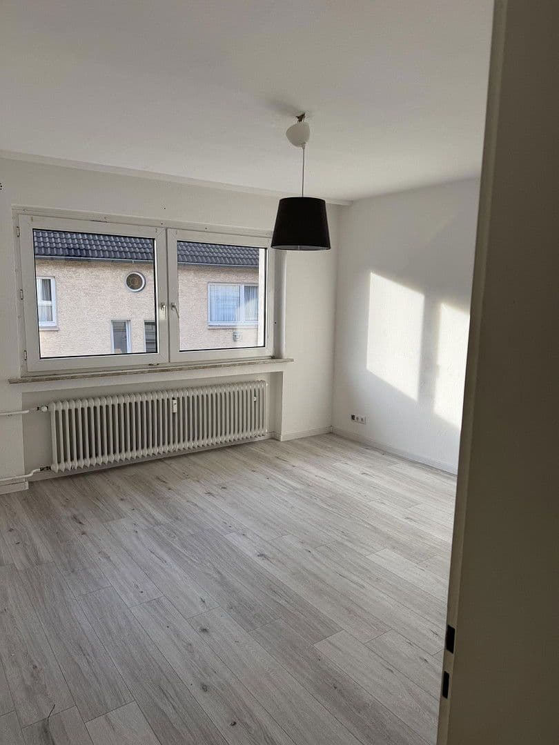 Prenájom bytu 3-izbový 71 m², Leimbacherstraße 50, Wuppertal, Severné Porýnie - Westfálsko Prenájom bytu 3-izbový 71 m², Leimbacherstraße 50, Wuppertal, Severné Porýnie - Westfálsko