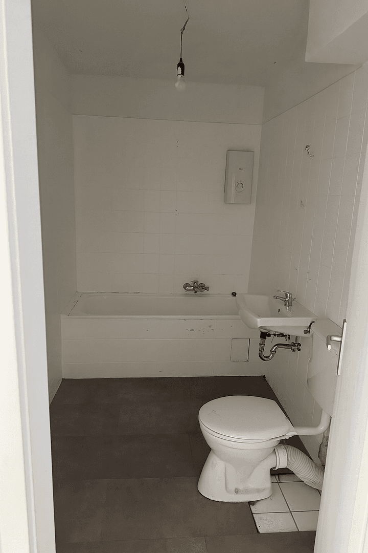 Prenájom bytu 3-izbový 71 m², Leimbacherstraße 50, Wuppertal, Severné Porýnie - Westfálsko Prenájom bytu 3-izbový 71 m², Leimbacherstraße 50, Wuppertal, Severné Porýnie - Westfálsko