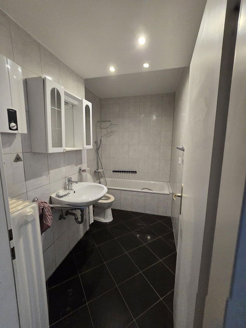 Prenájom bytu 1-izbový 47 m², Görlitzer Straße 7, Neuss, Severné Porýnie - Westfálsko Prenájom bytu 1-izbový 47 m², Görlitzer Straße 7, Neuss, Severné Porýnie - Westfálsko