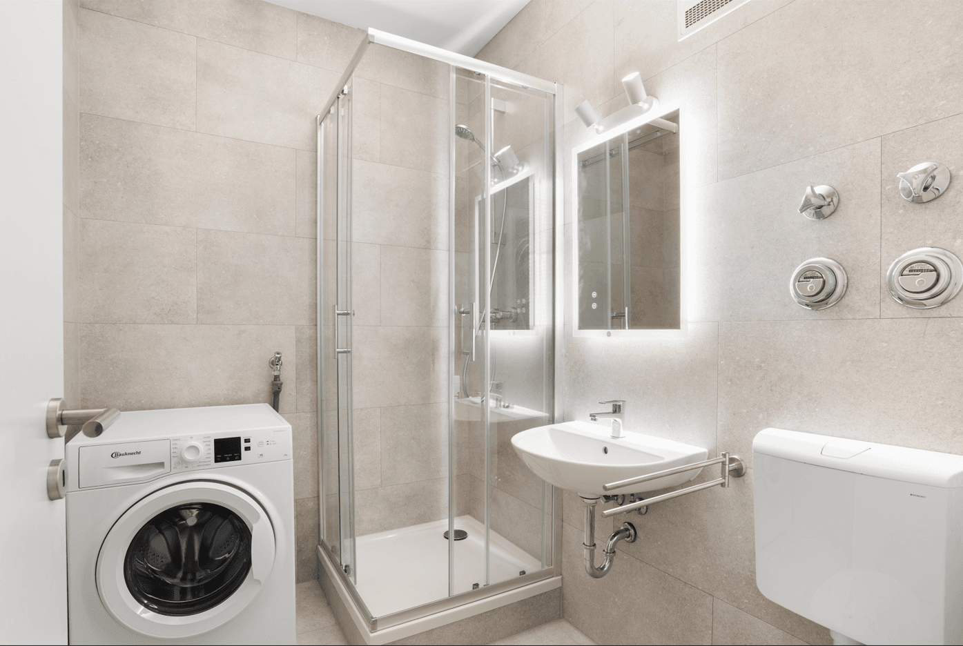 Prenájom bytu 1-izbový 102 m², H3 8, Mannheim, Bádensko-Wurttembersko Prenájom bytu 1-izbový 102 m², H3 8, Mannheim, Bádensko-Wurttembersko