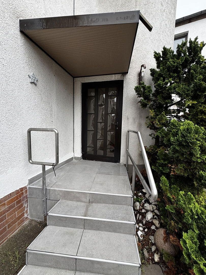 Prenájom bytu 3-izbový 110 m², Atzelbuckelstraße 5, Mannheim, Bádensko-Wurttembersko Prenájom bytu 3-izbový 110 m², Atzelbuckelstraße 5, Mannheim, Bádensko-Wurttembersko