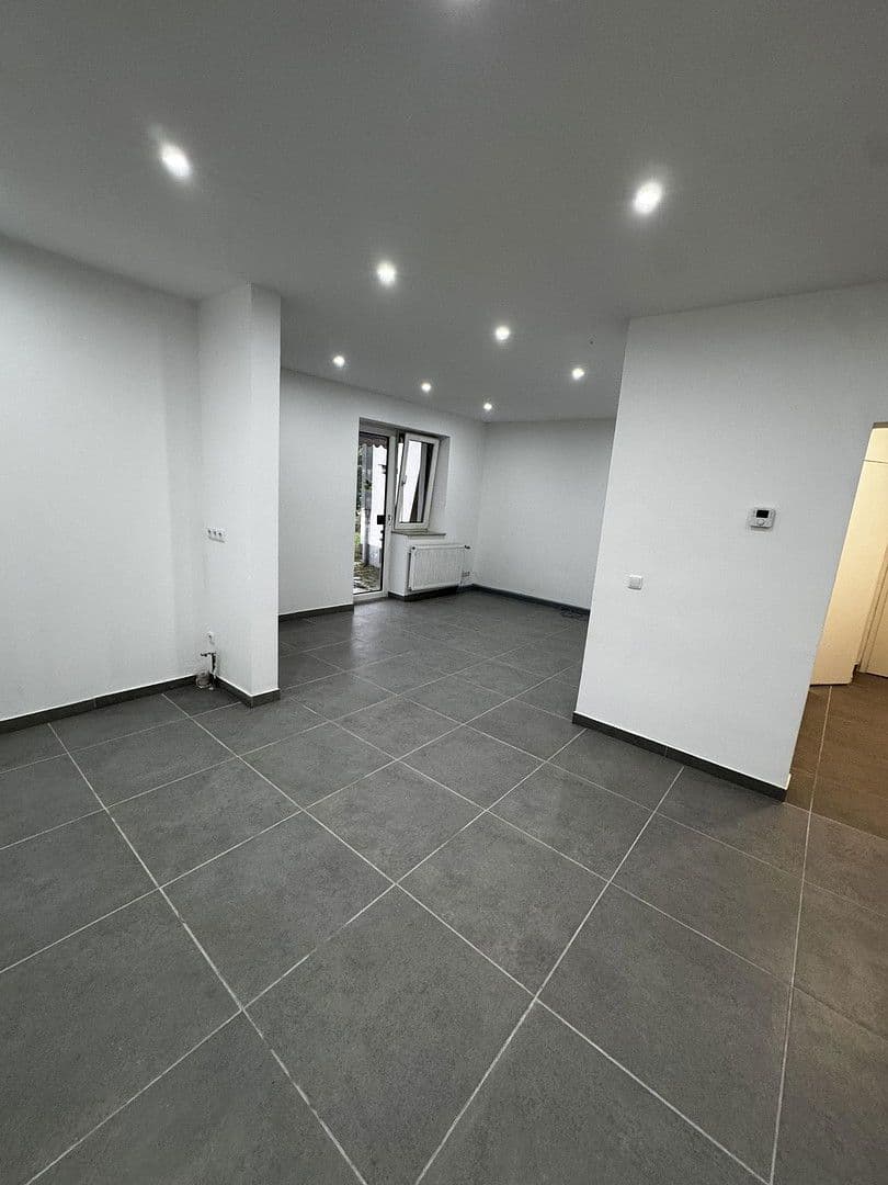 Prenájom bytu 3-izbový 110 m², Atzelbuckelstraße 5, Mannheim, Bádensko-Wurttembersko Prenájom bytu 3-izbový 110 m², Atzelbuckelstraße 5, Mannheim, Bádensko-Wurttembersko