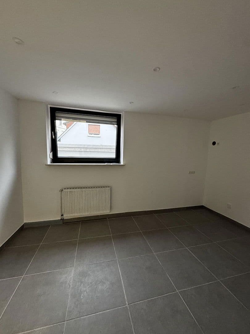 Prenájom bytu 3-izbový 110 m², Atzelbuckelstraße 5, Mannheim, Bádensko-Wurttembersko Prenájom bytu 3-izbový 110 m², Atzelbuckelstraße 5, Mannheim, Bádensko-Wurttembersko