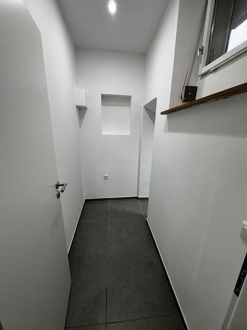 Prenájom bytu 3-izbový 110 m², Atzelbuckelstraße 5, Mannheim, Bádensko-Wurttembersko Prenájom bytu 3-izbový 110 m², Atzelbuckelstraße 5, Mannheim, Bádensko-Wurttembersko