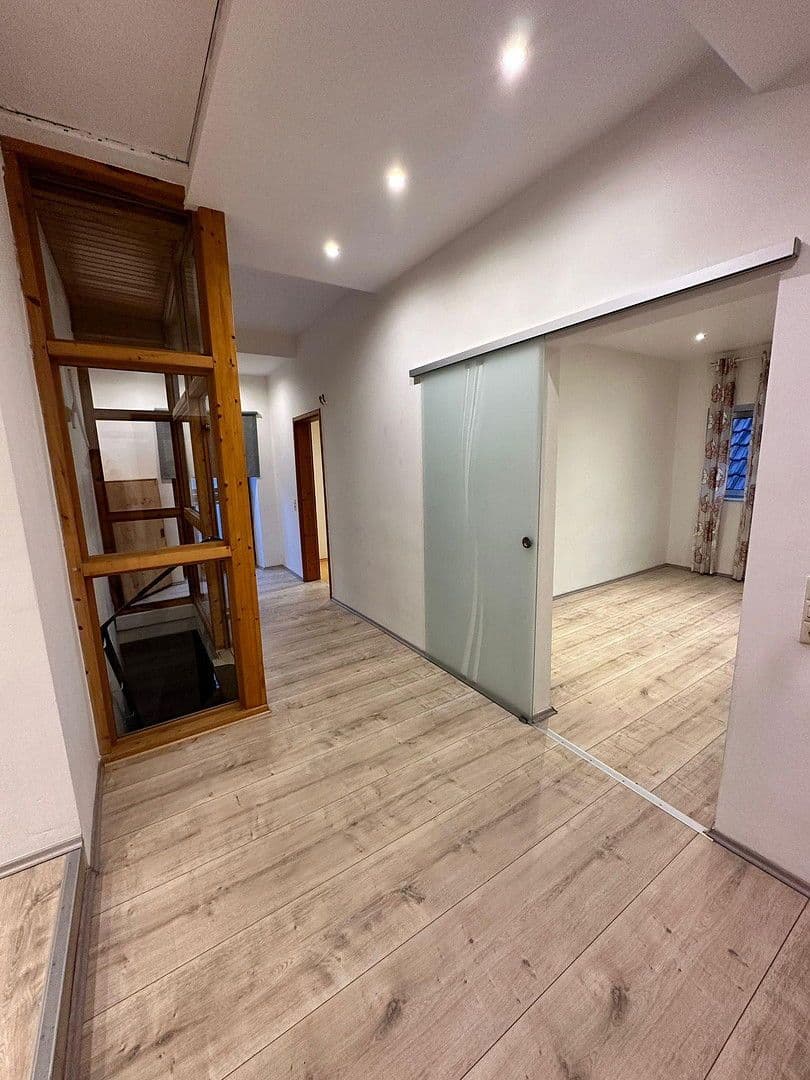 Prenájom bytu 6-izbový 197 m², Leininger Str. 25, Enkenbach-Alsenborn, Porýnie-Falcko Prenájom bytu 6-izbový 197 m², Leininger Str. 25, Enkenbach-Alsenborn, Porýnie-Falcko