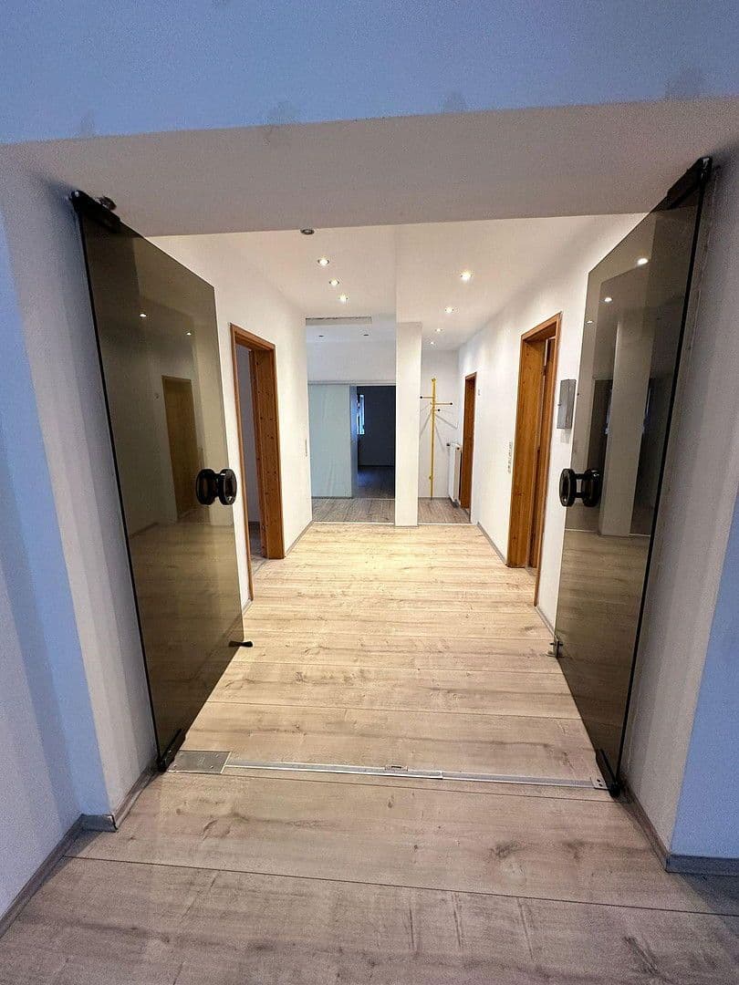 Prenájom bytu 6-izbový 197 m², Leininger Str. 25, Enkenbach-Alsenborn, Porýnie-Falcko Prenájom bytu 6-izbový 197 m², Leininger Str. 25, Enkenbach-Alsenborn, Porýnie-Falcko