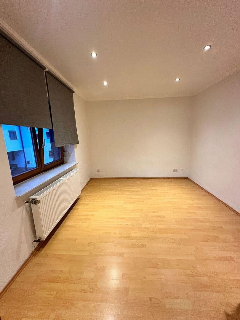 Prenájom bytu 6-izbový 197 m², Leininger Str. 25, Enkenbach-Alsenborn, Porýnie-Falcko Prenájom bytu 6-izbový 197 m², Leininger Str. 25, Enkenbach-Alsenborn, Porýnie-Falcko