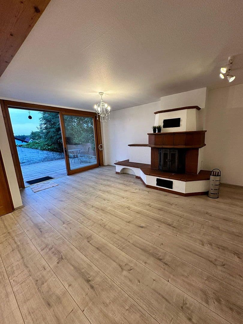 Prenájom bytu 6-izbový 197 m², Leininger Str. 25, Enkenbach-Alsenborn, Porýnie-Falcko Prenájom bytu 6-izbový 197 m², Leininger Str. 25, Enkenbach-Alsenborn, Porýnie-Falcko