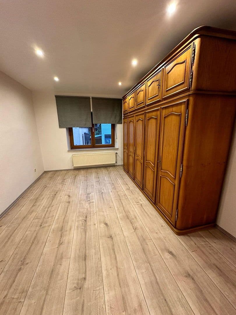 Prenájom bytu 6-izbový 197 m², Leininger Str. 25, Enkenbach-Alsenborn, Porýnie-Falcko Prenájom bytu 6-izbový 197 m², Leininger Str. 25, Enkenbach-Alsenborn, Porýnie-Falcko