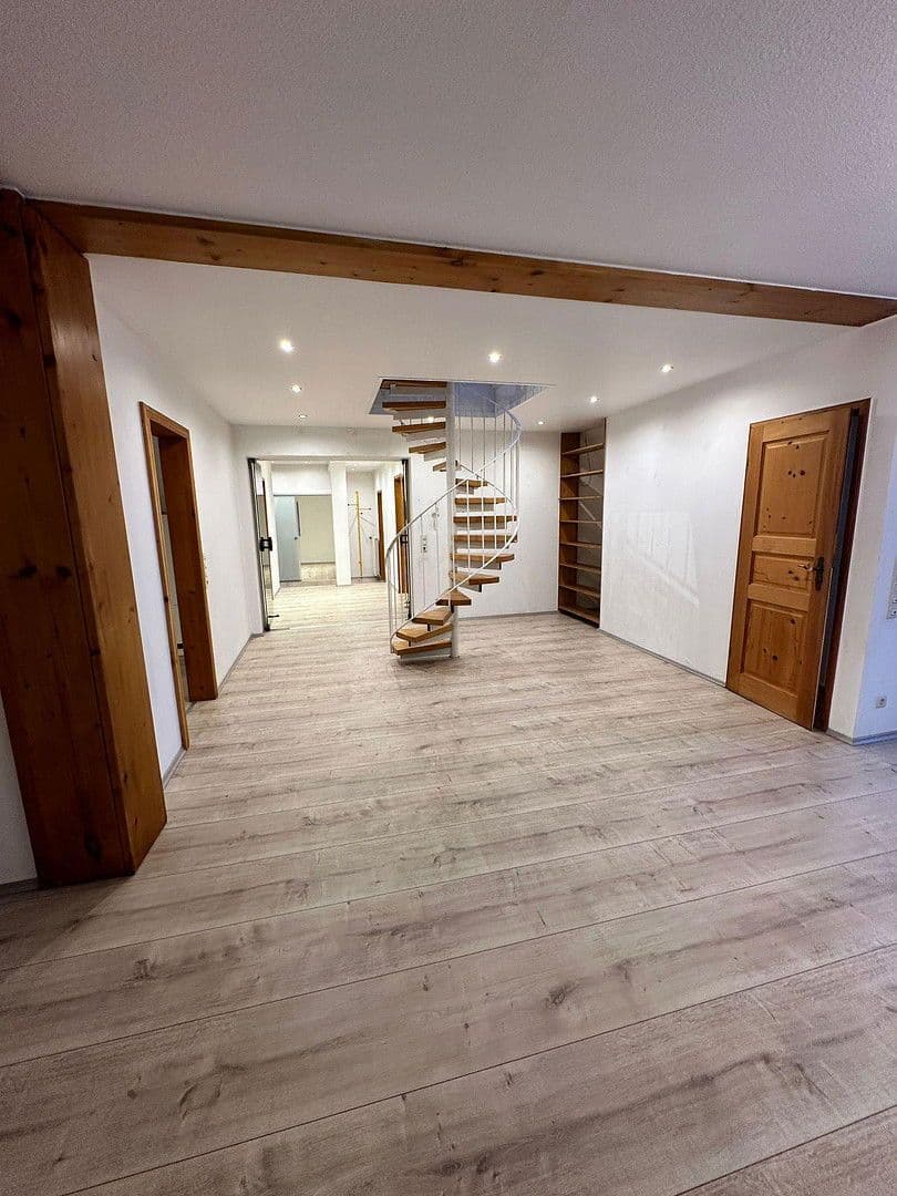 Prenájom bytu 6-izbový 197 m², Leininger Str. 25, Enkenbach-Alsenborn, Porýnie-Falcko Prenájom bytu 6-izbový 197 m², Leininger Str. 25, Enkenbach-Alsenborn, Porýnie-Falcko