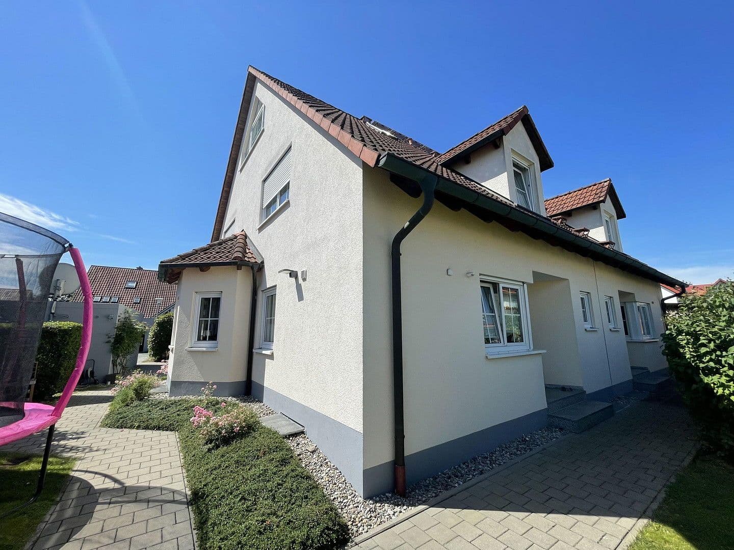 Predaj domu 143 m², pozemek 318 m², Seukendorf, Bavorsko Predaj domu 143 m², pozemek 318 m², Seukendorf, Bavorsko