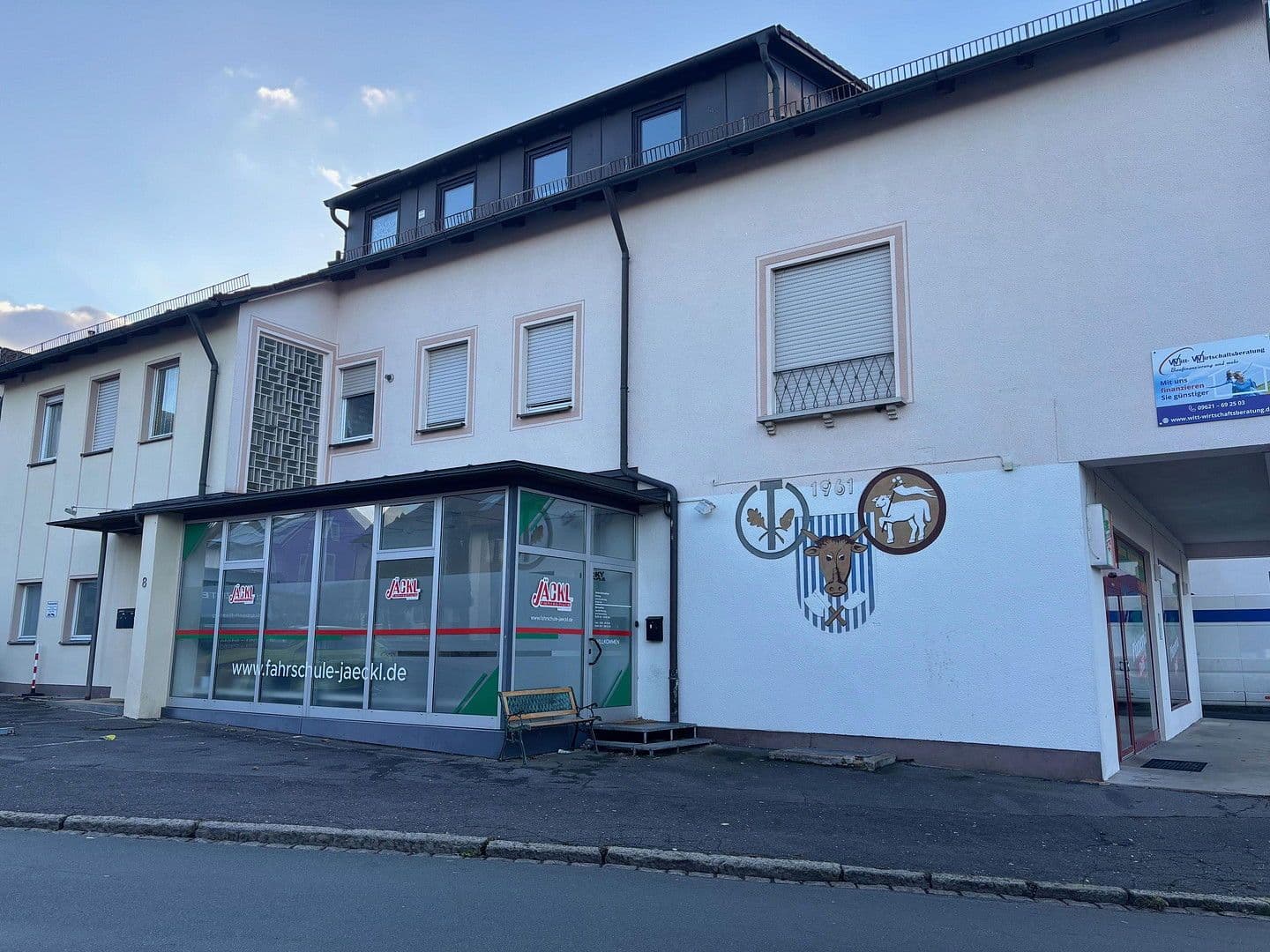 Predaj domu 482 m², pozemek 780 m², Uhlandstraße 8, Sulzbach-Rosenberg, Bavorsko Predaj domu 482 m², pozemek 780 m², Uhlandstraße 8, Sulzbach-Rosenberg, Bavorsko