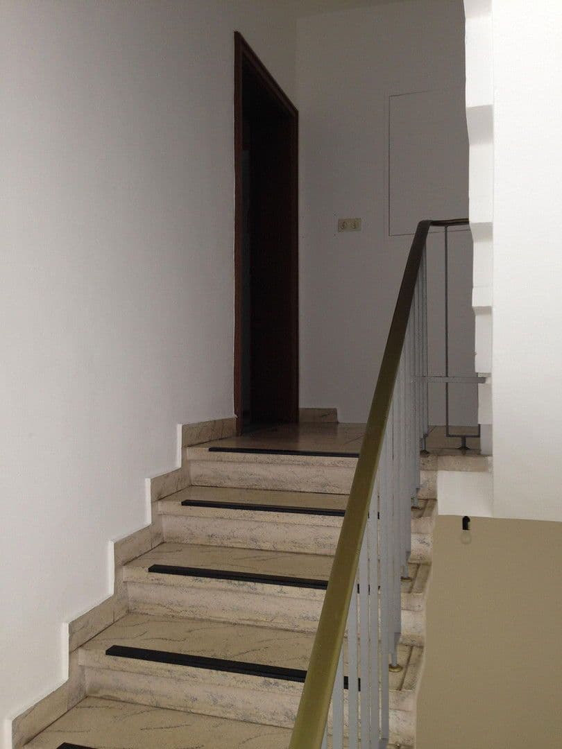 Predaj domu 482 m², pozemek 780 m², Uhlandstraße 8, Sulzbach-Rosenberg, Bavorsko Predaj domu 482 m², pozemek 780 m², Uhlandstraße 8, Sulzbach-Rosenberg, Bavorsko