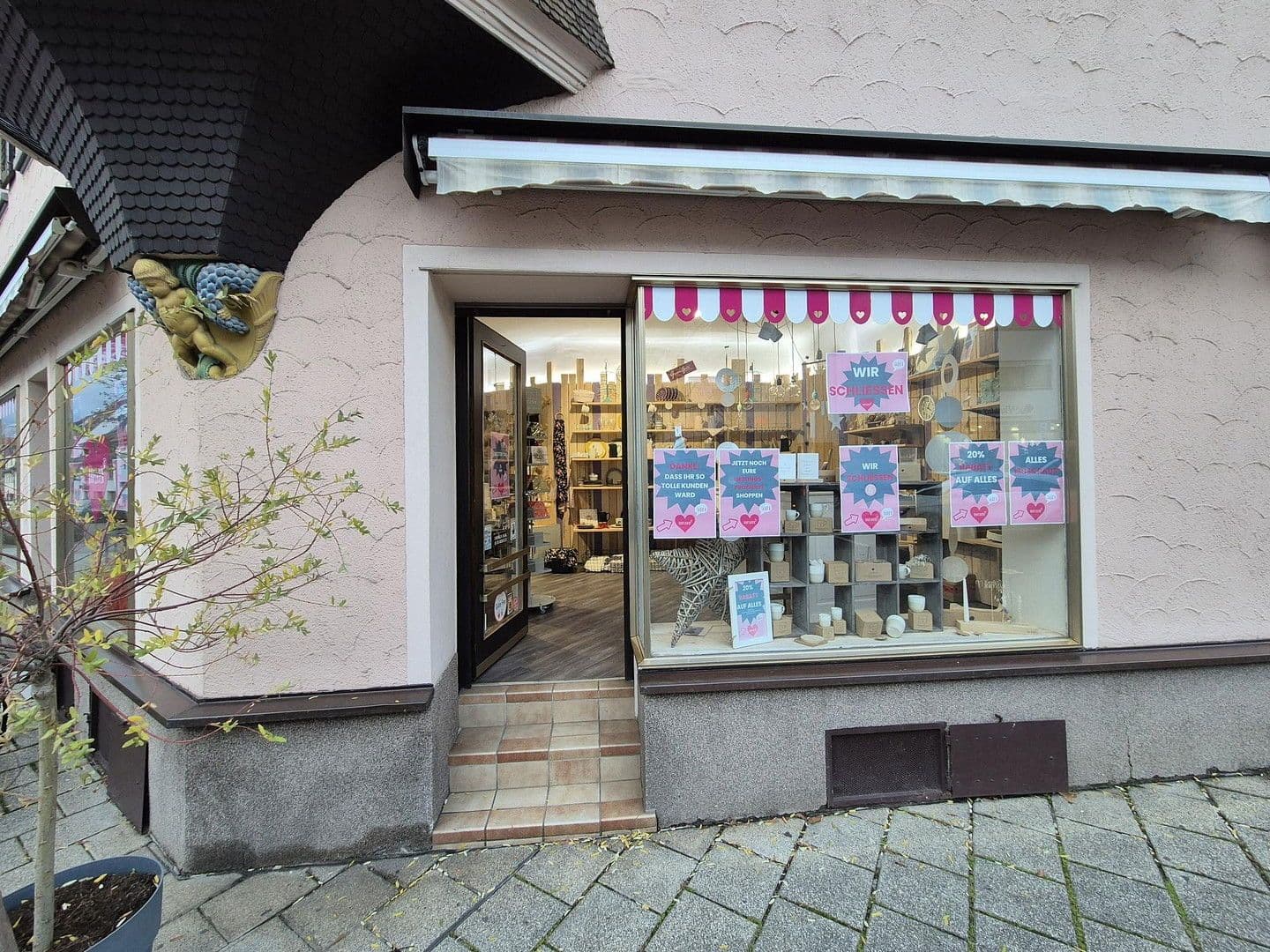 Prenájom nebytového priestoru 35 m², Staigerstr. 21, Stuttgart, Bádensko-Wurttembersko Prenájom nebytového priestoru 35 m², Staigerstr. 21, Stuttgart, Bádensko-Wurttembersko