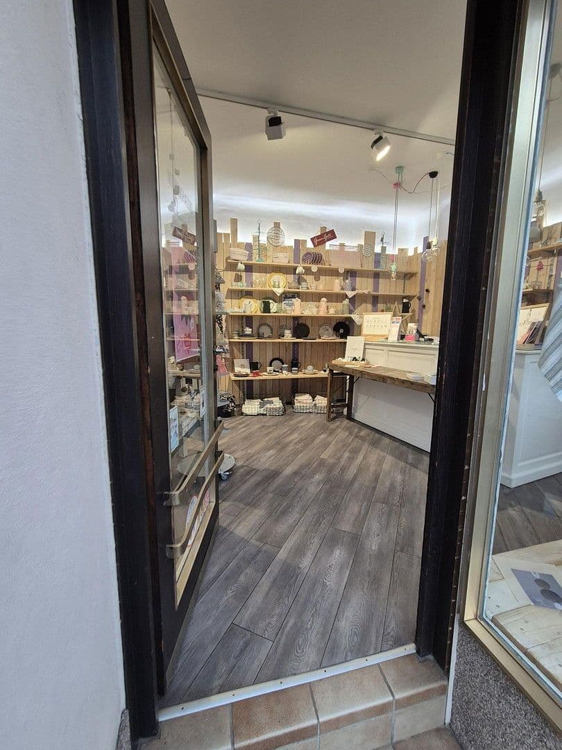 Prenájom nebytového priestoru 35 m², Staigerstr. 21, Stuttgart, Bádensko-Wurttembersko Prenájom nebytového priestoru 35 m², Staigerstr. 21, Stuttgart, Bádensko-Wurttembersko