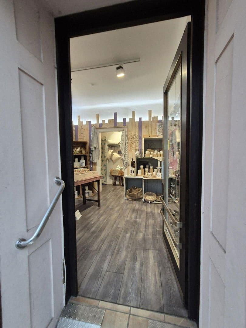 Prenájom nebytového priestoru 35 m², Staigerstr. 21, Stuttgart, Bádensko-Wurttembersko Prenájom nebytového priestoru 35 m², Staigerstr. 21, Stuttgart, Bádensko-Wurttembersko