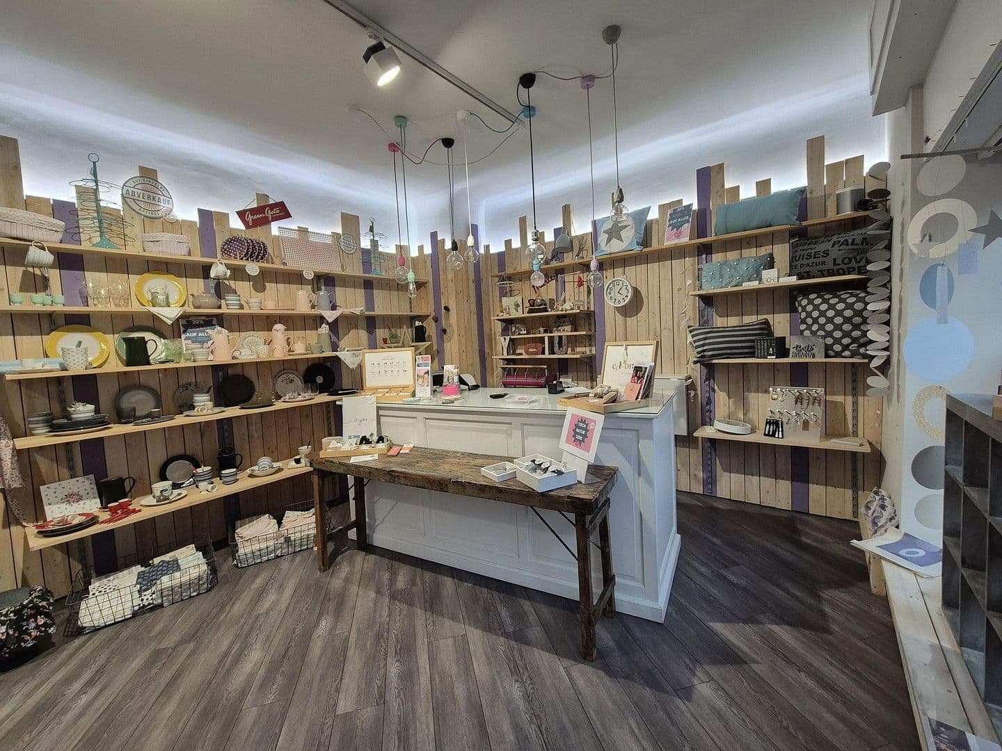 Prenájom nebytového priestoru 35 m², Staigerstr. 21, Stuttgart, Bádensko-Wurttembersko Prenájom nebytového priestoru 35 m², Staigerstr. 21, Stuttgart, Bádensko-Wurttembersko