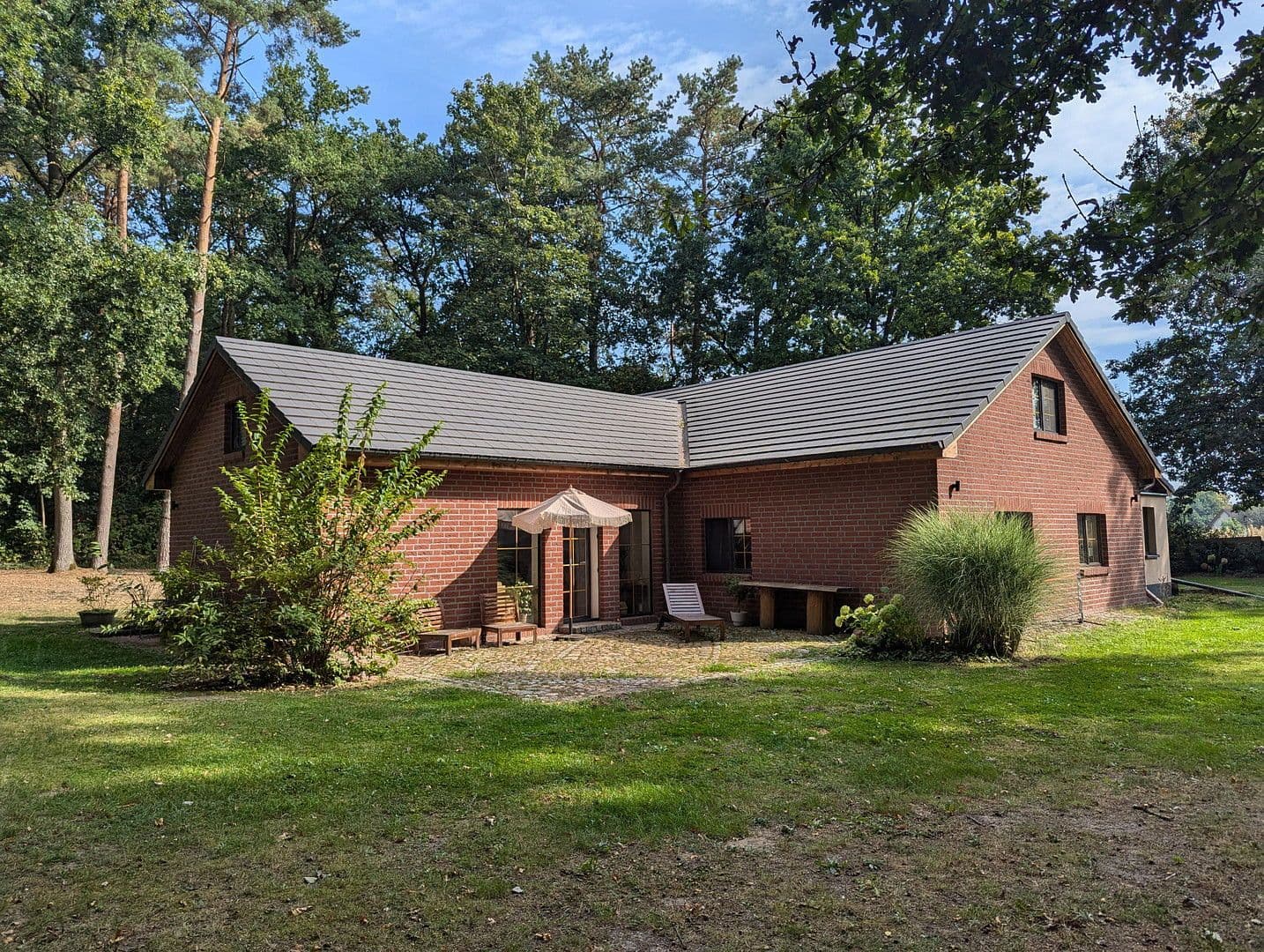 Predaj domu 176 m², pozemek 5.000 m², Schnakenbek, Šlezvicko-Holštajnsko Predaj domu 176 m², pozemek 5.000 m², Schnakenbek, Šlezvicko-Holštajnsko