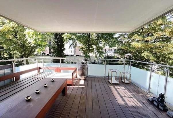 Prenájom bytu 5-izbový 178 m², Düsseldorf, Severné Porýnie - Westfálsko Prenájom bytu 5-izbový 178 m², Düsseldorf, Severné Porýnie - Westfálsko