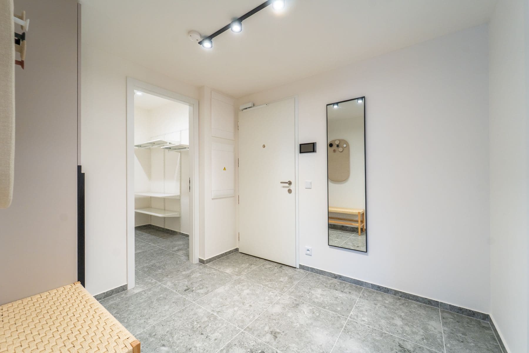 Prenájom bytu 2-izbový 53 m², Československého exilu, Praha, Praha Prenájom bytu 2-izbový 53 m², Československého exilu, Praha, Praha