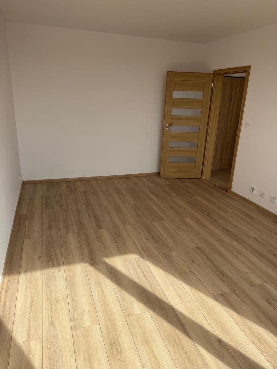 Prenájom bytu 1-izbový 38 m², J. Opletala, Frýdek-Místek, Moravskoslezský kraj Prenájom bytu 1-izbový 38 m², J. Opletala, Frýdek-Místek, Moravskoslezský kraj