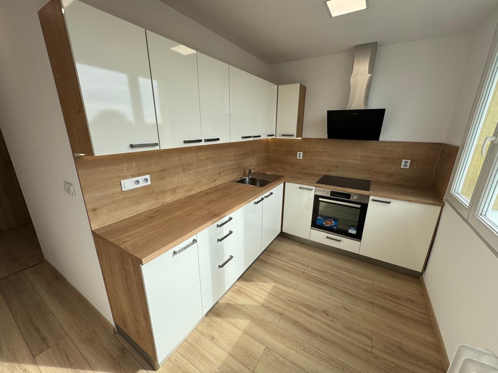 Prenájom bytu 1-izbový 38 m², J. Opletala, Frýdek-Místek, Moravskoslezský kraj Prenájom bytu 1-izbový 38 m², J. Opletala, Frýdek-Místek, Moravskoslezský kraj