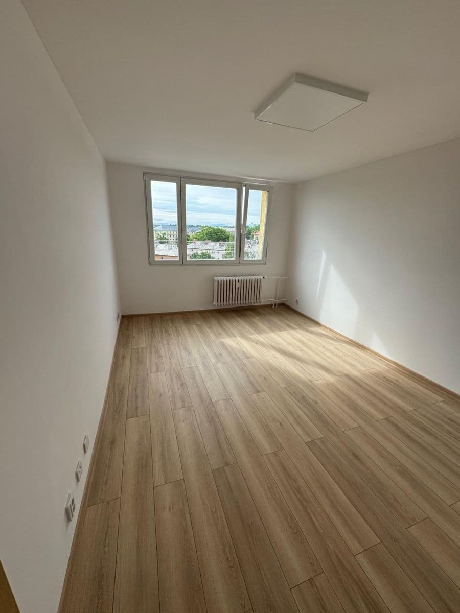 Prenájom bytu 1-izbový 38 m², J. Opletala, Frýdek-Místek, Moravskoslezský kraj Prenájom bytu 1-izbový 38 m², J. Opletala, Frýdek-Místek, Moravskoslezský kraj