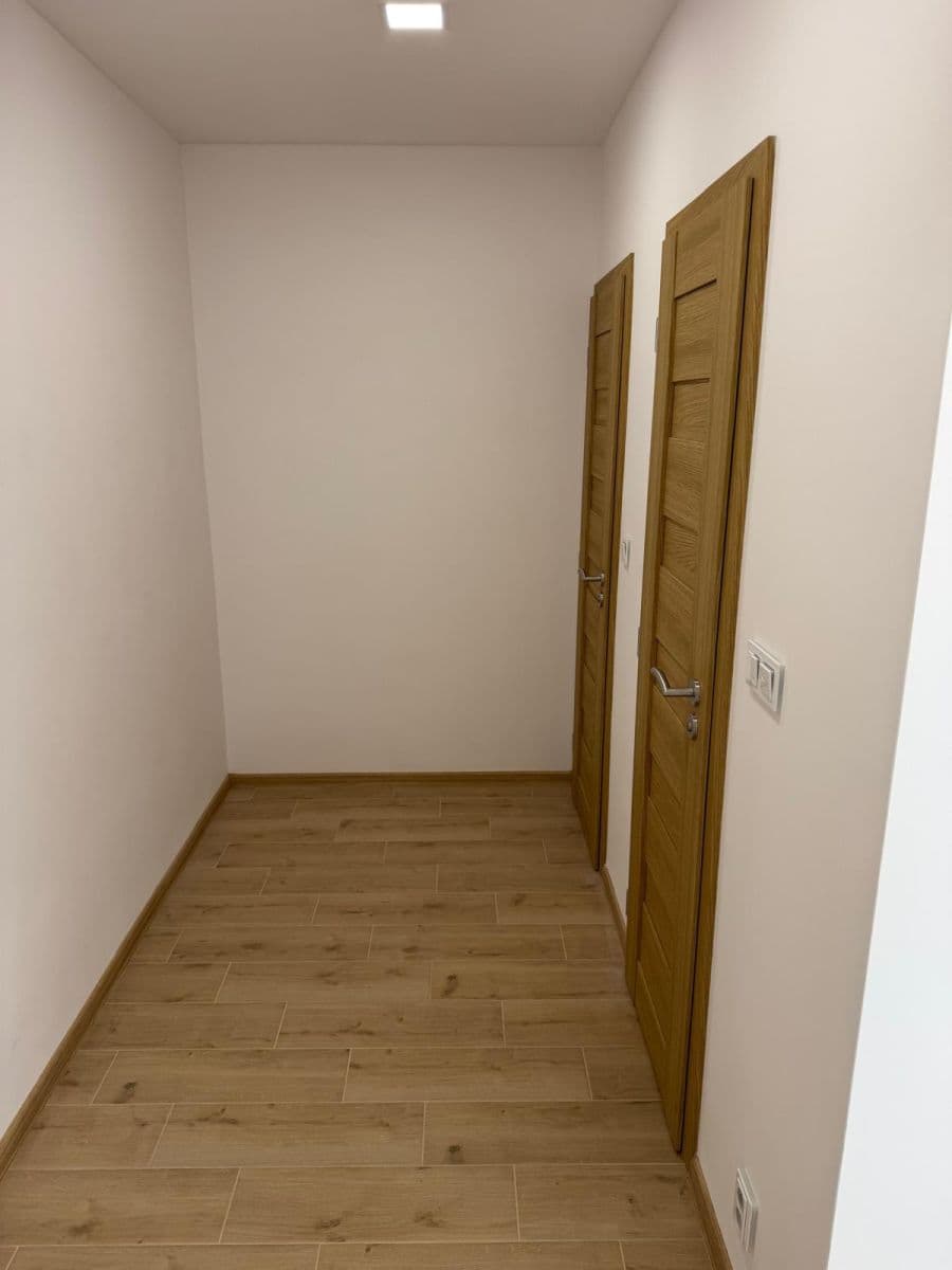 Prenájom bytu 1-izbový 38 m², J. Opletala, Frýdek-Místek, Moravskoslezský kraj Prenájom bytu 1-izbový 38 m², J. Opletala, Frýdek-Místek, Moravskoslezský kraj