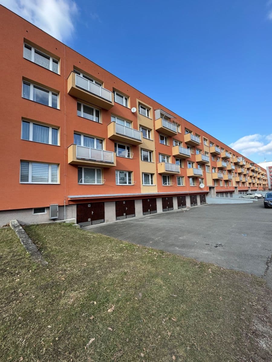 Prenájom bytu 1-izbový 38 m², J. Opletala, Frýdek-Místek, Moravskoslezský kraj Prenájom bytu 1-izbový 38 m², J. Opletala, Frýdek-Místek, Moravskoslezský kraj