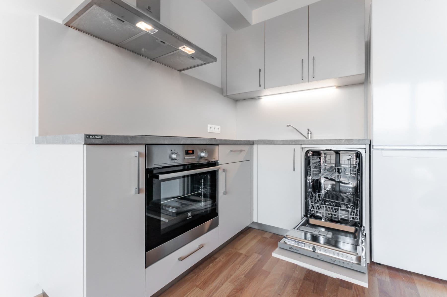 Prenájom bytu 1-izbový 34 m², Moravcových, Praha, Praha Prenájom bytu 1-izbový 34 m², Moravcových, Praha, Praha