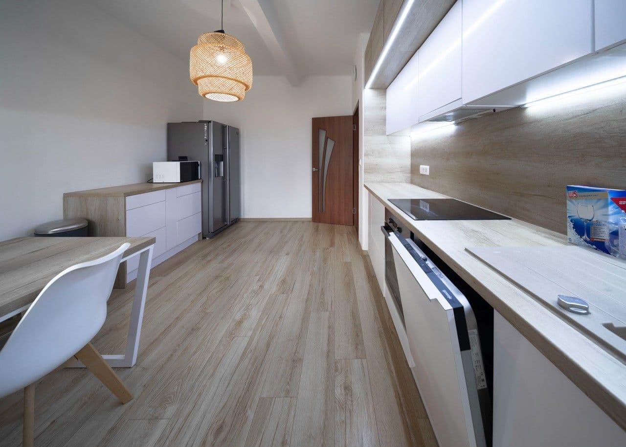 Prenájom bytu 3-izbový 70 m², U Stadiónu, Ústí nad Labem, Ústecký kraj Prenájom bytu 3-izbový 70 m², U Stadiónu, Ústí nad Labem, Ústecký kraj