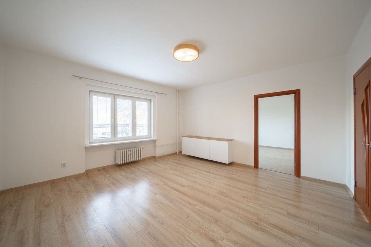 Prenájom bytu 3-izbový 70 m², U Stadiónu, Ústí nad Labem, Ústecký kraj Prenájom bytu 3-izbový 70 m², U Stadiónu, Ústí nad Labem, Ústecký kraj