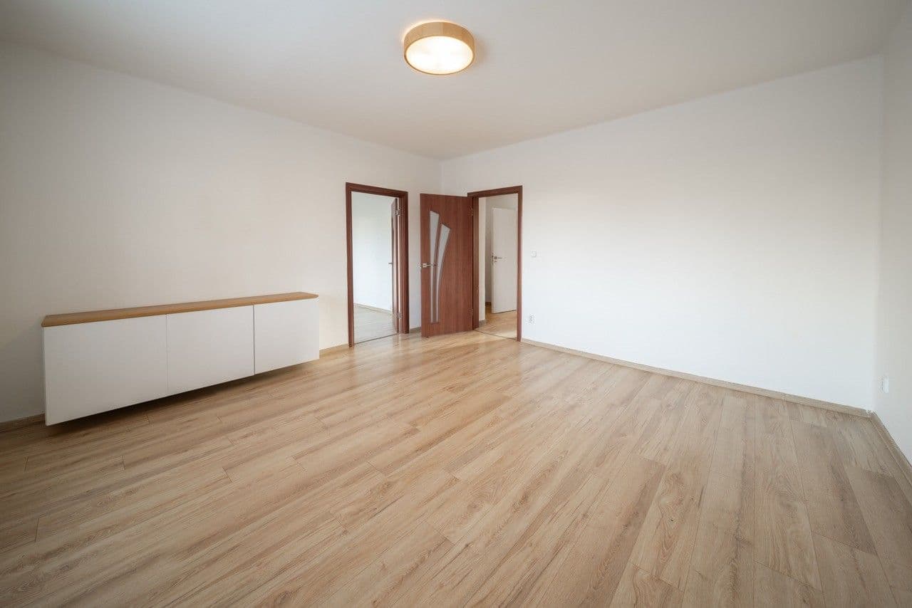 Prenájom bytu 3-izbový 70 m², U Stadiónu, Ústí nad Labem, Ústecký kraj Prenájom bytu 3-izbový 70 m², U Stadiónu, Ústí nad Labem, Ústecký kraj