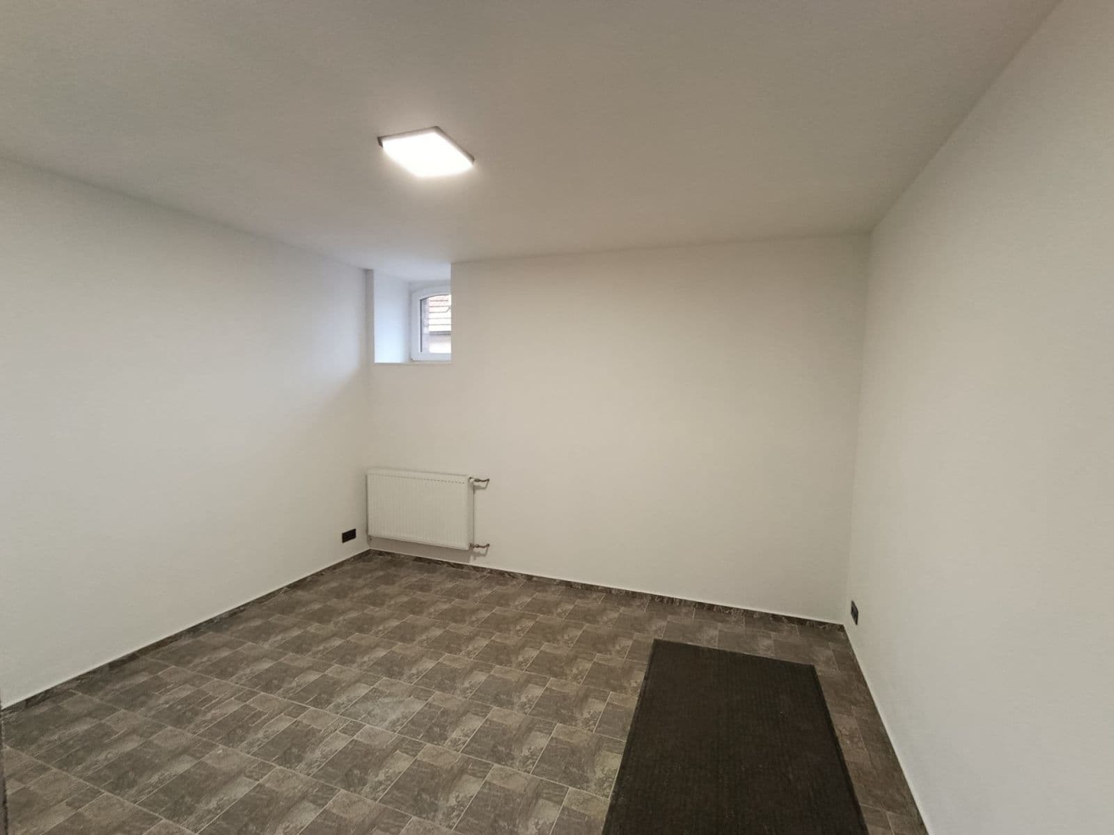 Prenájom bytu 4-izbový 120 m², Plchov, Středočeský kraj Prenájom bytu 4-izbový 120 m², Plchov, Středočeský kraj