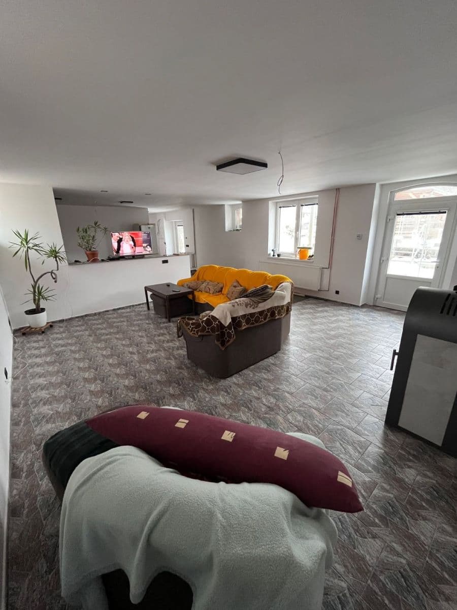 Prenájom bytu 4-izbový 120 m², Plchov, Středočeský kraj Prenájom bytu 4-izbový 120 m², Plchov, Středočeský kraj